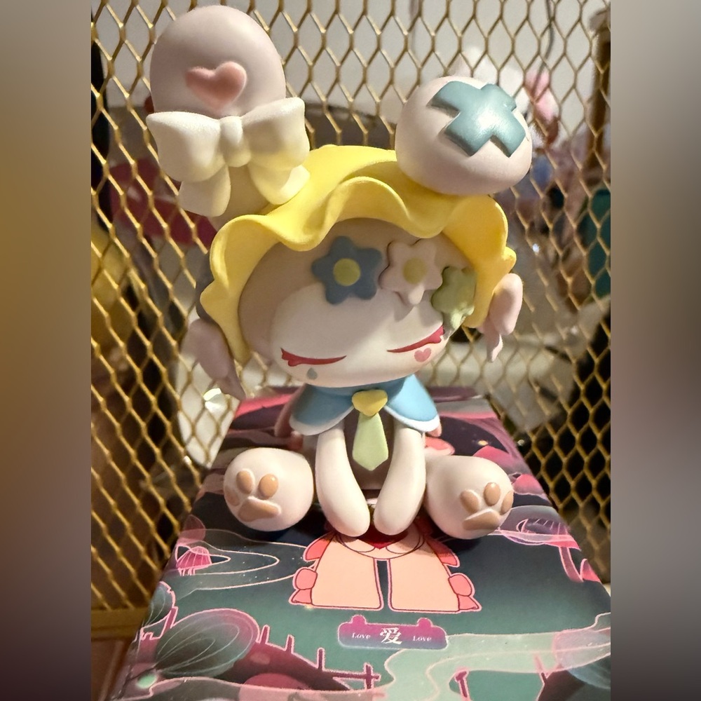 🆕 Authentic Alice Gift Series Blind Box